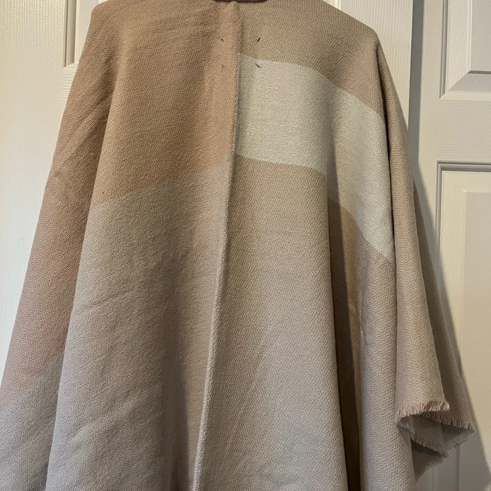Soia & Kyo Tan/Pink plaid 100% acrylic Shawl/Shrug/Sweater/Scarf